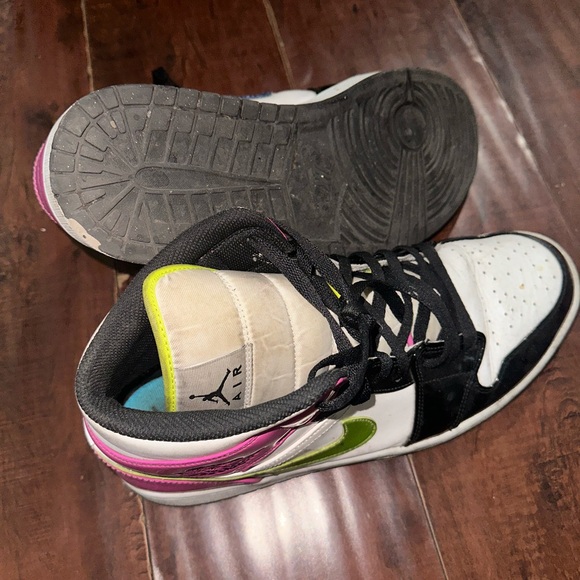 Jordan Air 1 Mid SE - Picture 2 of 5